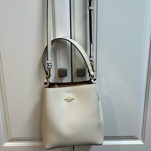 Coach Handbags - Coach buckbag